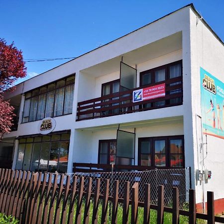 אפרטהוטל זמראדי Beach Club Panzio Es Camping מראה חיצוני תמונה